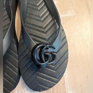 Black flipflops